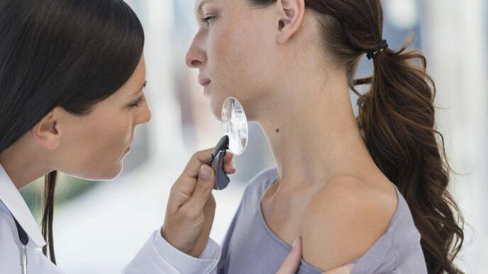the doctor determines the type of papilloma in the neck